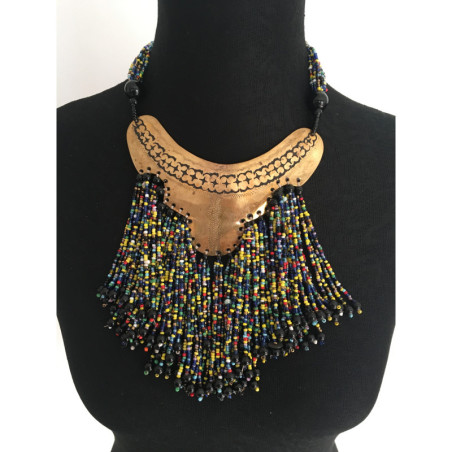 Collier ras-du-cou en perles fabrication artisanale