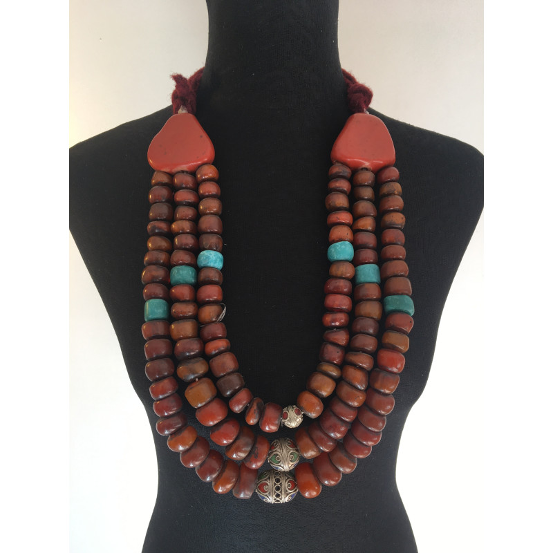 Collier de pierres anciennes de couleurs