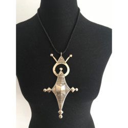Collier cordon + pendentif berbère