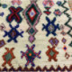 Tapis berbère ancien Azilal orné de motifs colorés