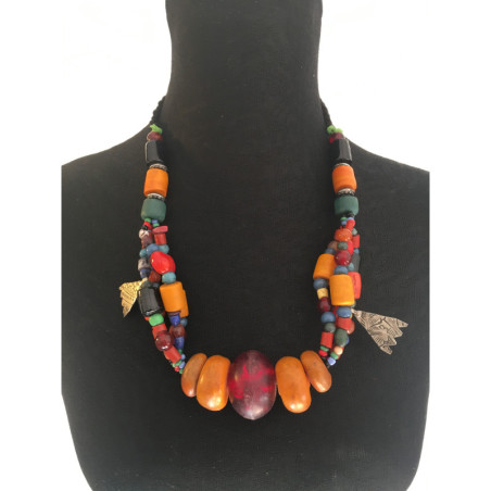Collier de perles anciennes de couleurs